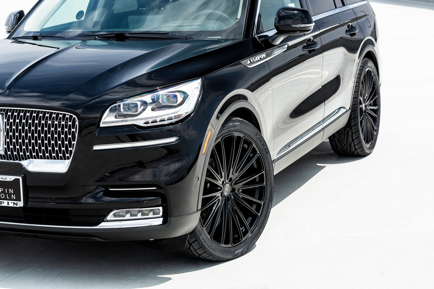 Blaque Diamond BD-715